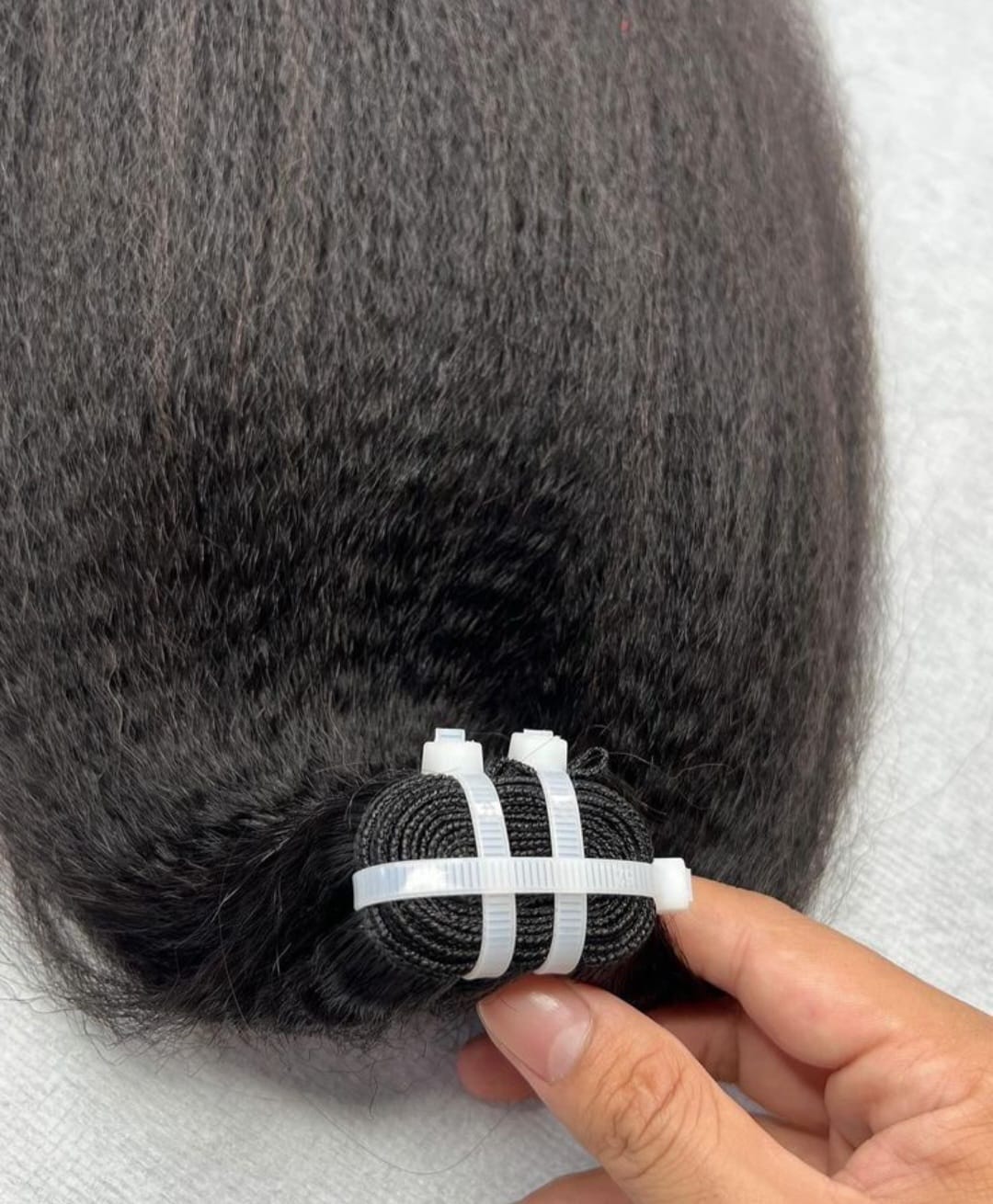 Kinky Straight 3 Bundle(s)
