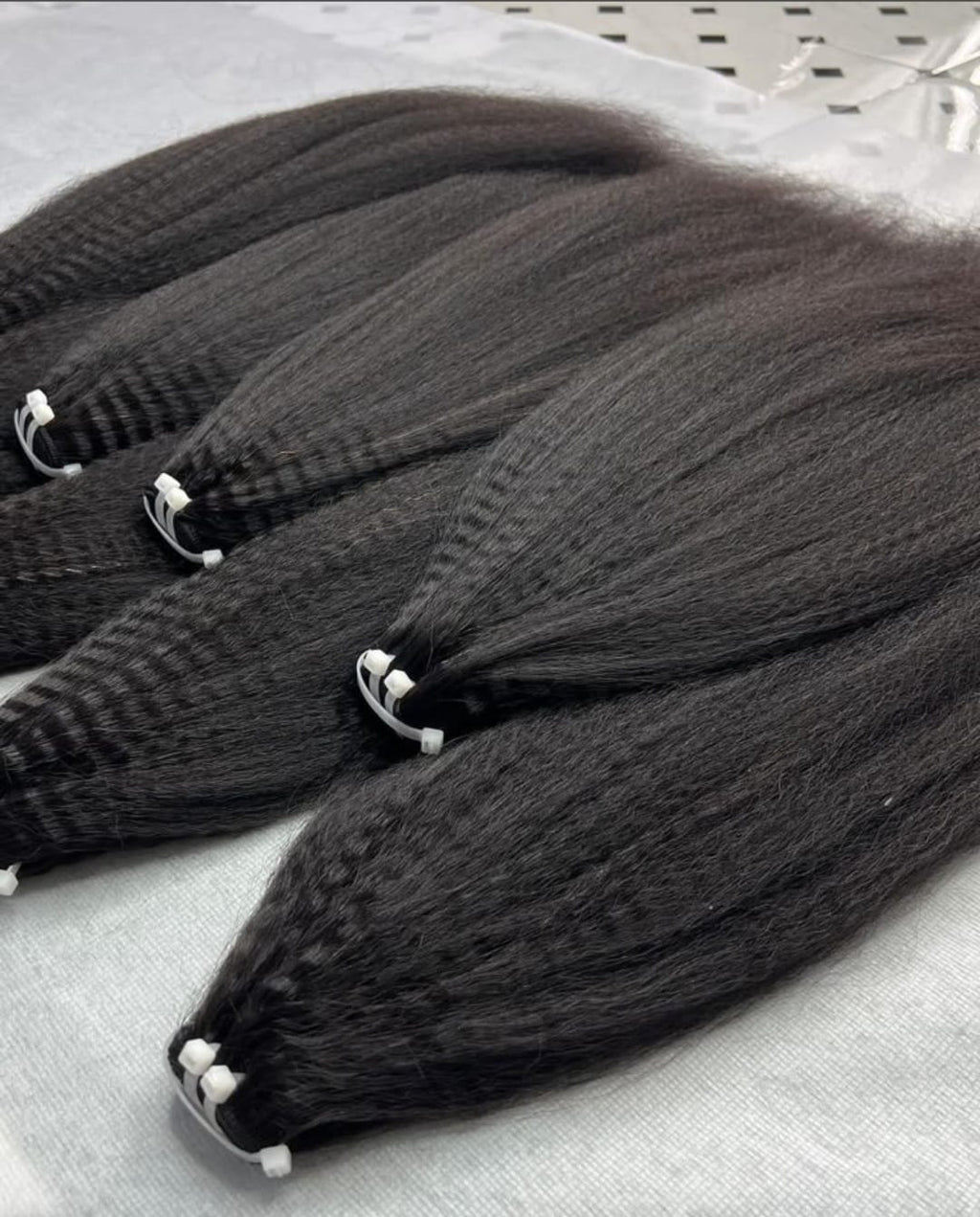 Kinky Straight 3 Bundle(s)